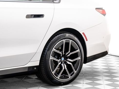 Certified 2024 BMW 760i xDrive image 35