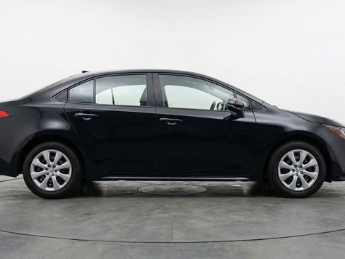 Used 2025 Toyota Corolla LE image 11