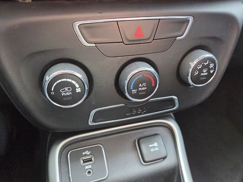 Used 2018 Jeep Compass Latitude image 12