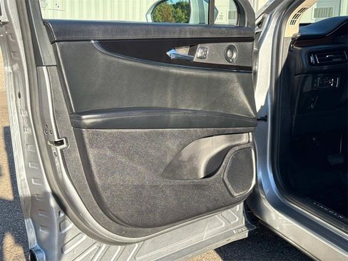 Used 2021 Lincoln Nautilus Reserve image 17