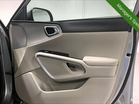 Used 2025 Kia Soul LX w/ LX Technology Package FWD image 22