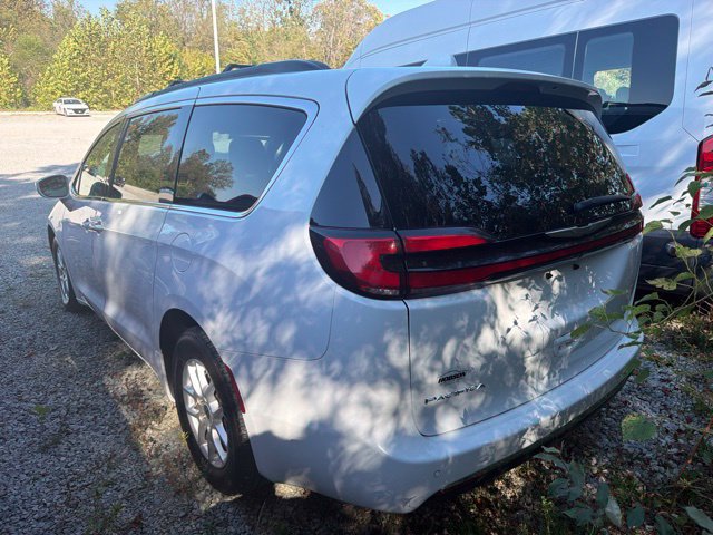 Used 2022 Chrysler Pacifica Touring-L FWD image 5