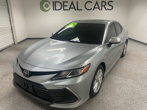 Used 2022 Toyota Camry LE image 1