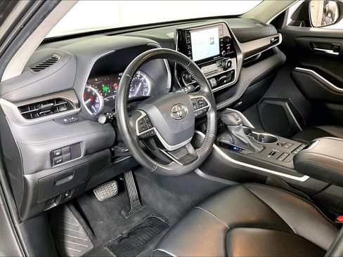 Used 2022 Toyota Highlander XLE image 13