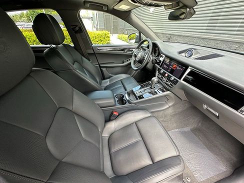 Certified 2025 Porsche Macan AWD/4WD image 42