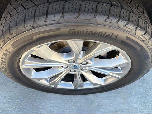Used 2022 Ford Explorer XLT w/ Equipment Group 202A AWD/4WD image 25