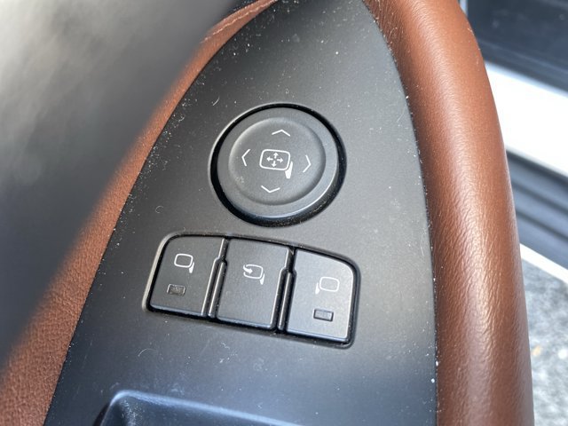 Used 2017 Cadillac Escalade ESV Luxury AWD/4WD image 18