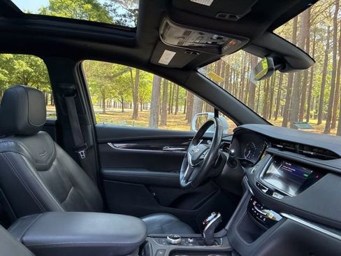 Used 2020 Cadillac XT5 Premium Luxury AWD/4WD image 23