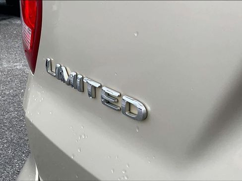 Used 2017 Ford Explorer Limited w/ Equipment Group 301A image 9