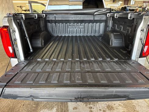 Used 2019 GMC Sierra 1500 SLT w/ SLT Premium Plus Package AWD/4WD image 28
