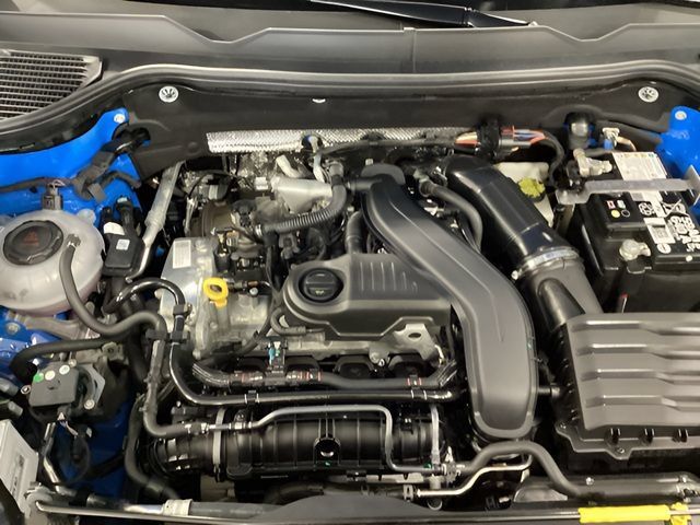 Certified 2025 Volkswagen Taos SE AWD/4WD image 16