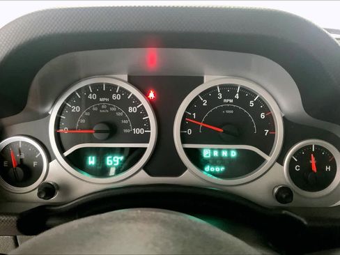 Used 2010 Jeep Wrangler Unlimited Sport image 14