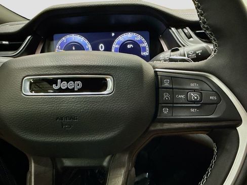 New 2025 Jeep Grand Cherokee L Limited w/ Black Appearance Package image 33