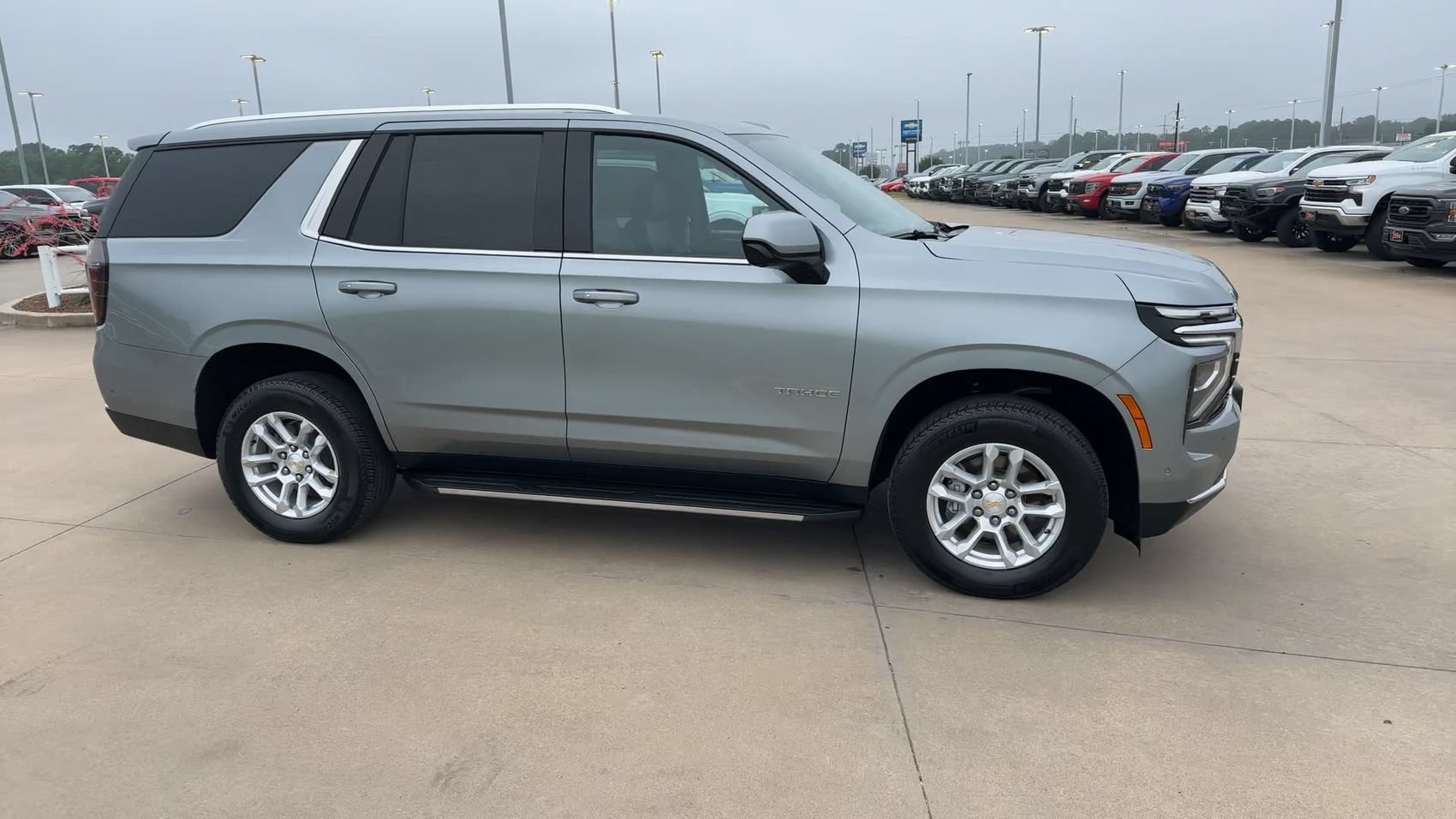 Used 2025 Chevrolet Tahoe LT AWD/4WD image 2