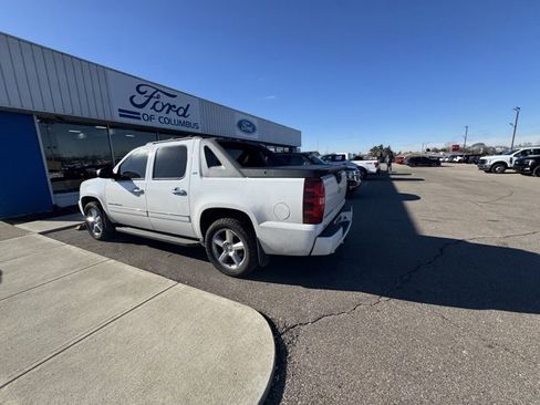 Used 2011 Chevrolet Avalanche LTZ image 5