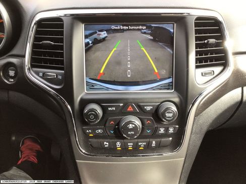 Used 2018 Jeep Grand Cherokee Altitude image 9