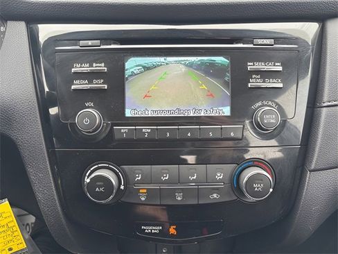 Used 2017 Nissan Rogue S image 13