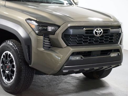 Certified 2025 Toyota Tacoma TRD Off-Road AWD/4WD image 4