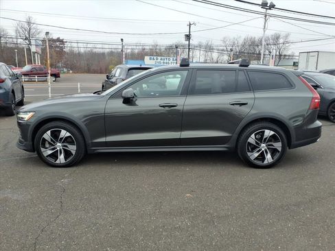 Used 2021 Volvo V60 T5 Cross Country image 7