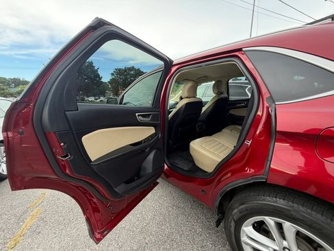 Used 2019 Ford Edge SEL w/ Equipment Group 201A FWD image 13