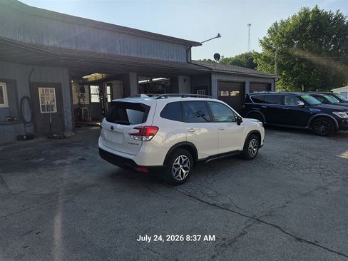 Used 2022 Subaru Forester Premium AWD/4WD image 4