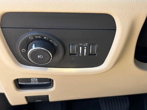 Used 2022 Jeep Grand Cherokee L Limited AWD/4WD image 26