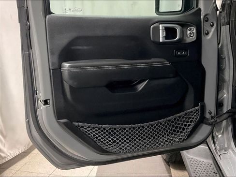 Used 2023 Jeep Wrangler Sahara w/ Cold Weather Group AWD/4WD image 9