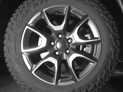 Used 2025 Jeep Compass Trailhawk image 13