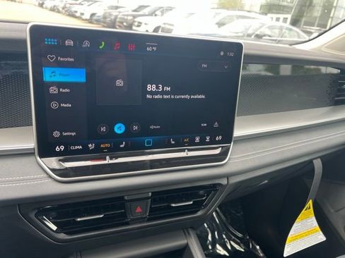 New 2026 Volkswagen Tiguan SE AWD/4WD image 17