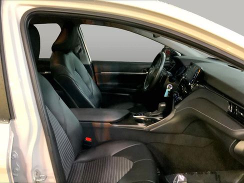 Used 2023 Toyota Camry SE AWD/4WD image 9