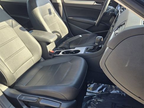 Used 2019 Volkswagen Passat 2.0T Wolfsburg w/ Wheels & Sunroof Package image 21