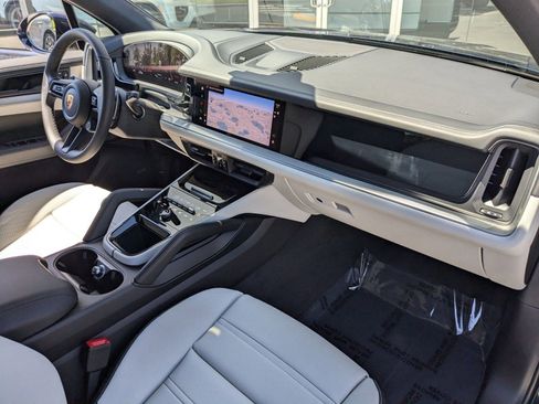 Certified 2025 Porsche Cayenne image 26