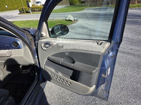 Used 2007 Chrysler PT Cruiser FWD image 18