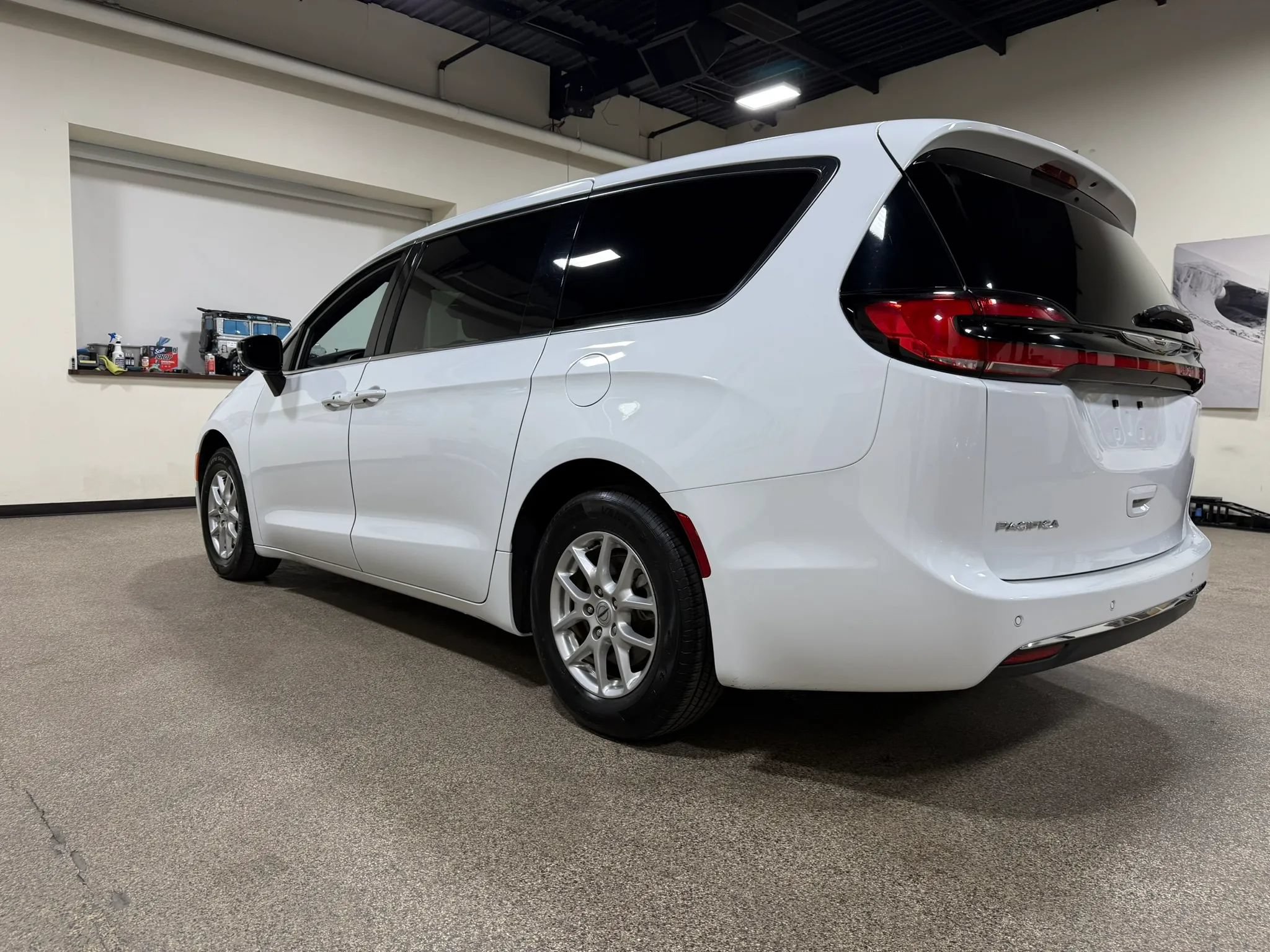 Used 2025 Chrysler Pacifica Select FWD image 7
