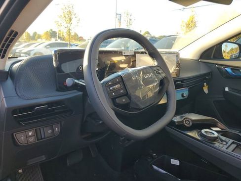 New 2025 Kia EV6 Wind RWD image 19