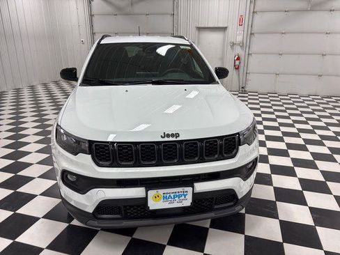Used 2026 Jeep Compass Latitude AWD/4WD image 2