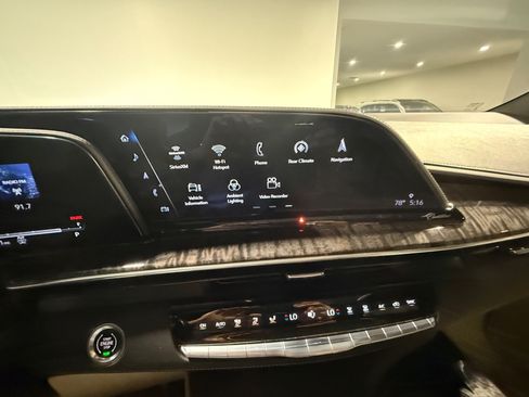Used 2023 Cadillac Escalade Premium Luxury AWD/4WD image 25