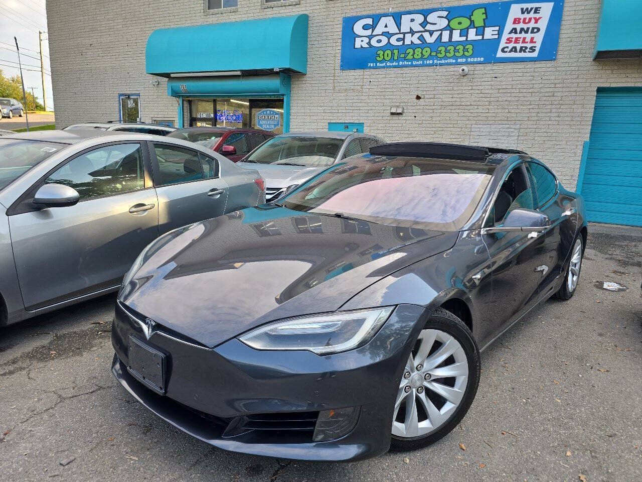 Used 2017 Tesla Model S 60 RWD image 3