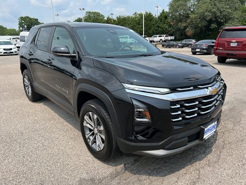 Used 2026 Chevrolet Equinox LT FWD image 3