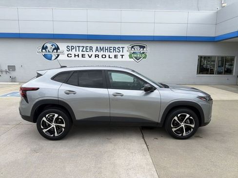 Certified 2025 Chevrolet Trax RS w/ Driver Confidence Package FWD image 11