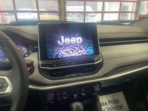 Certified 2023 Jeep Compass Latitude w/ Sun and Sound Group AWD/4WD image 27