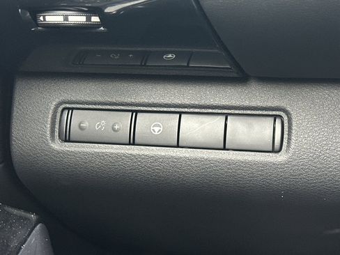 Used 2022 Nissan Pathfinder SV image 31