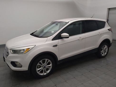 Used 2017 Ford Escape SE FWD image 2