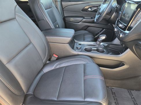 Used 2022 Chevrolet Traverse RS image 19