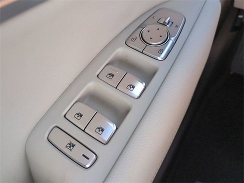 Certified 2025 Genesis G70 2.5T image 23