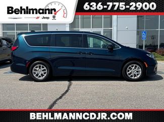 Used 2023 Chrysler Pacifica Touring-L FWD video 1