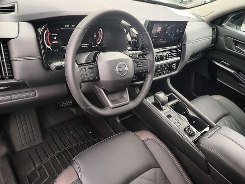 Certified 2026 Nissan Pathfinder Platinum w/ Cargo Package AWD/4WD image 14