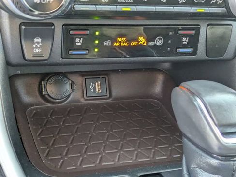 Used 2023 Toyota RAV4 Limited image 17