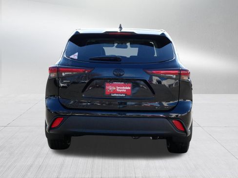 Certified 2026 Toyota Highlander XLE image 6