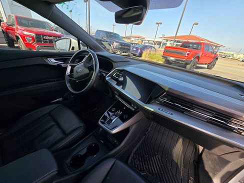 Used 2023 Audi Q4 e-tron Premium Plus w/ Premium Plus RWD image 3